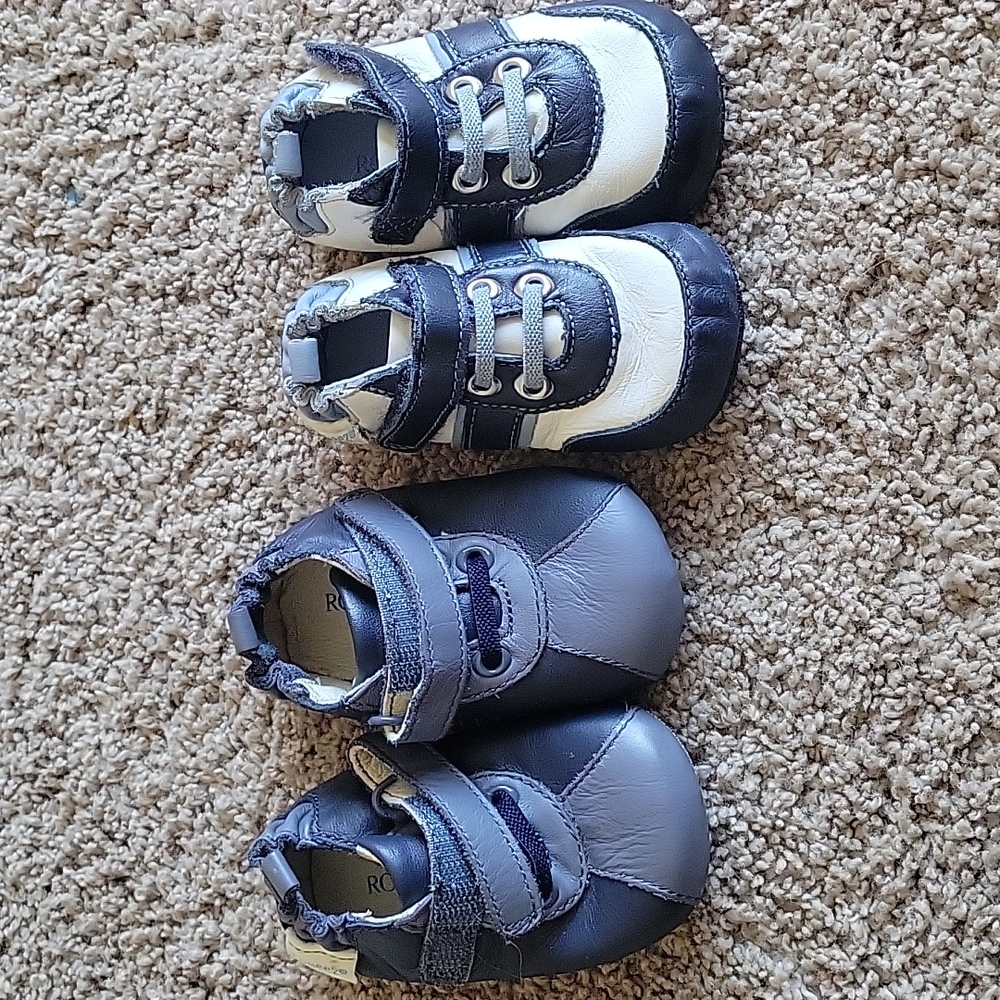 2 pairs of Robeez